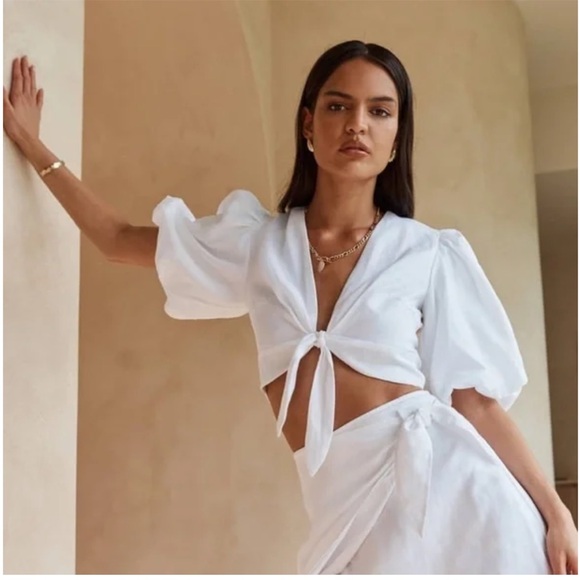 DISSH Tops - DISSH Puff Sleeve Linen Tie Front Top. Size: 8